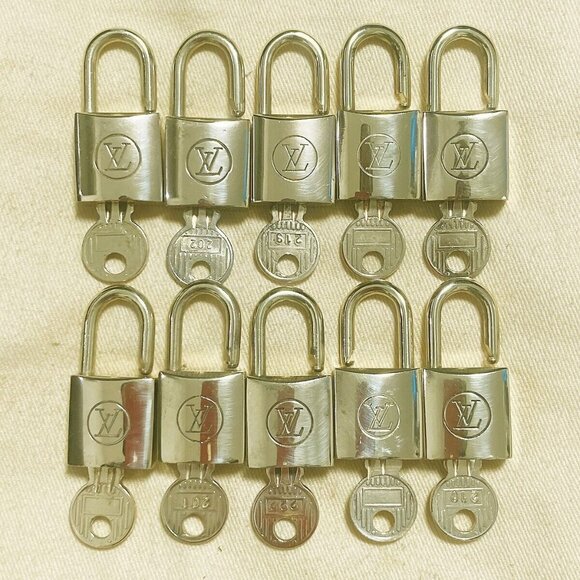 Louis Vuitton Handbags - LOUIS VUITTON LV 10 SET PADLOCK CADENA KEY BAG CHARM GOLD PLATED FRANCE